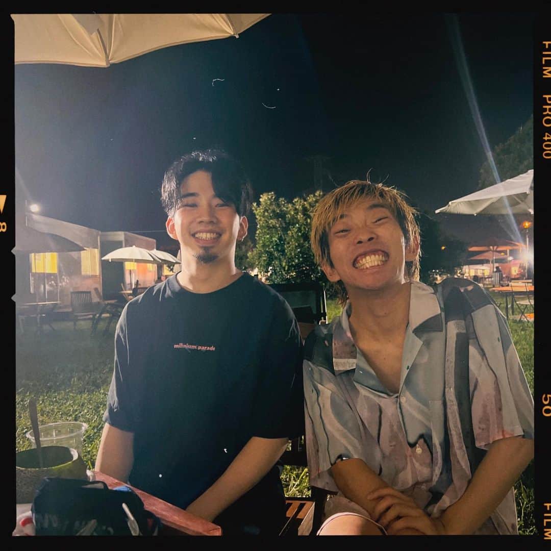 勢喜遊のインスタグラム：「. 😁😁 😐😐 #夏ヘェス #groove #ともだち」