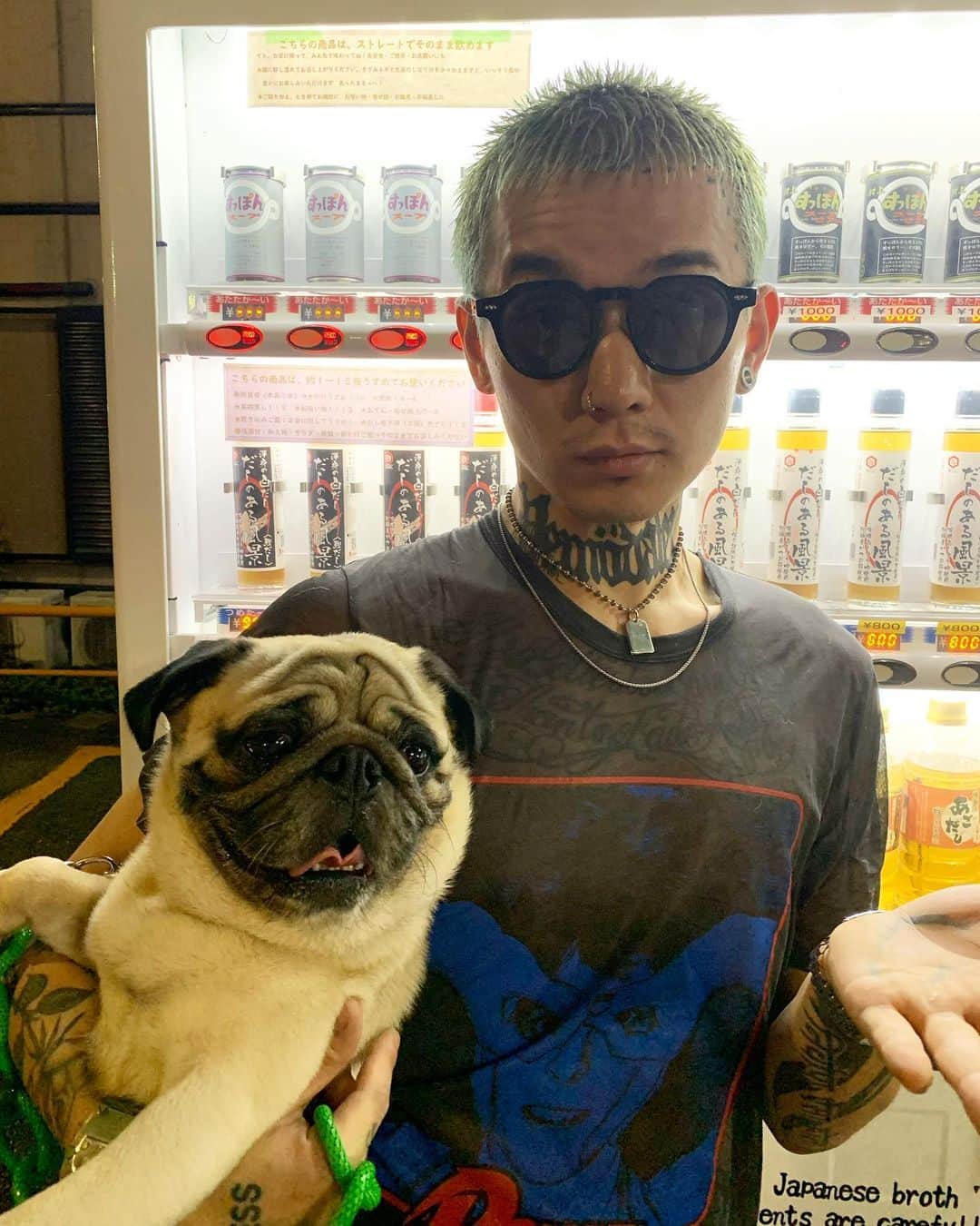カワグチジンのインスタグラム：「未来のシワたるみが怖すぎて日中外に出れないアンチエイジング脳」