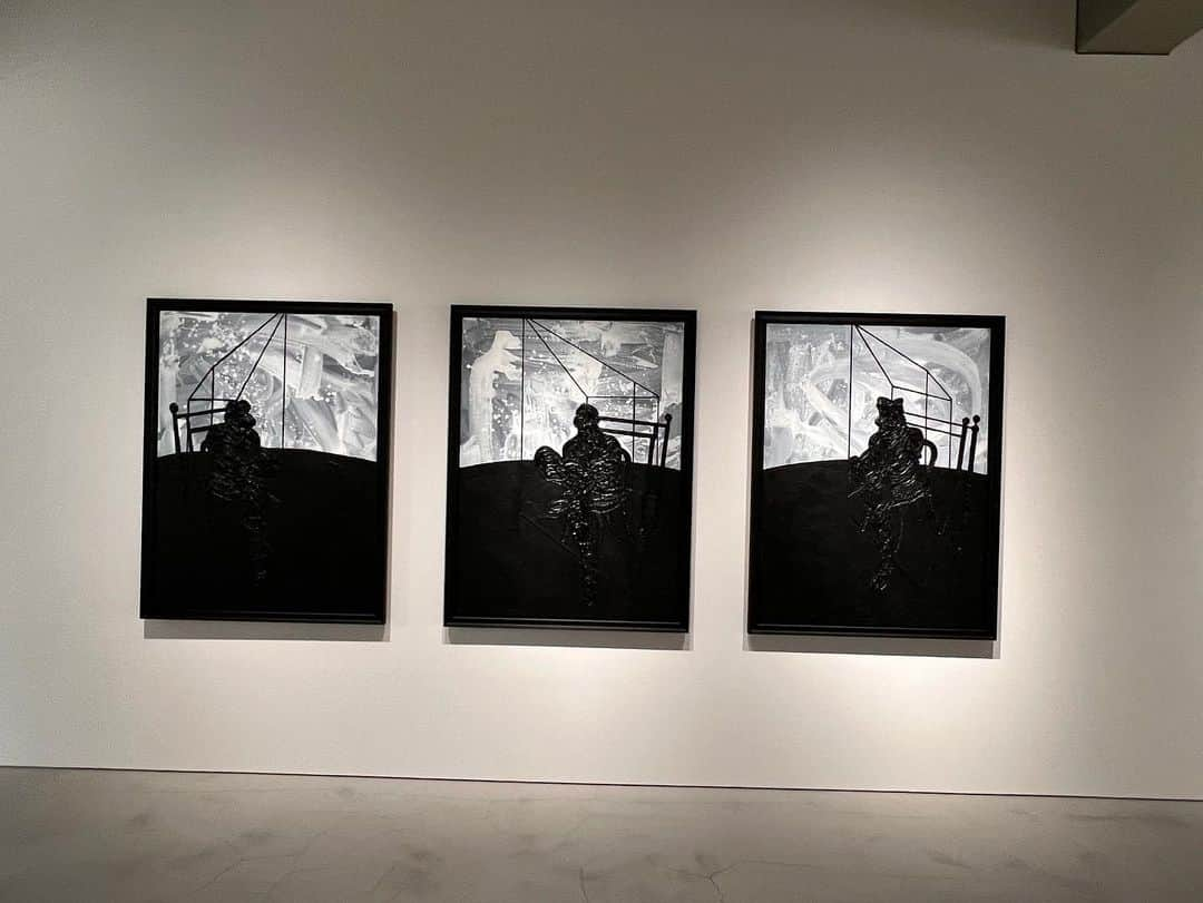 Hiro Sugiyama enlightenmentさんのインスタグラム写真 - (Hiro Sugiyama enlightenmentInstagram)「Lurf MUSEUMでの個展がスタートして10日目となりました、連日沢山の方にご来場いただきありがとうございます。嬉しいです。Lurf MUSEUNは、6月にオープンし、僕の展覧会が、2回目の企画展となります。代官山という立地でこれだけの展示スペースは今までに無かった規模です。今回の展示作品のほとんどが、2022年制作です。多分、今回の展示が、これらの作品を見る最後になるかもしれません。今回の作品は、沢山の方に見ておいていただきたいなと思っています。」8月8日 0時54分 - hiro_sugiyama_enlightenment