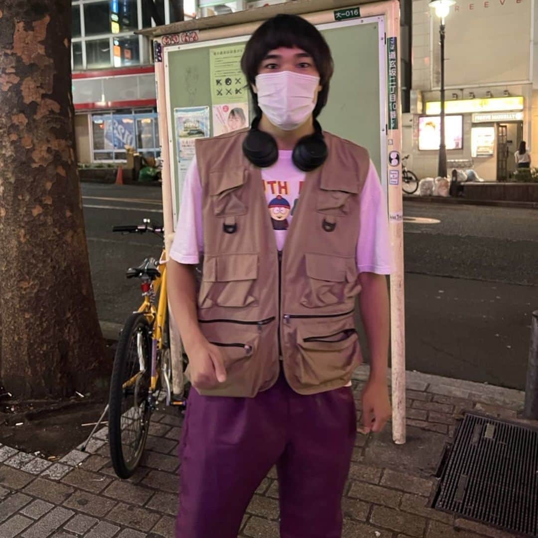 津久井コブシのインスタグラム：「久々インスタ更新！ 渋谷でパシャリされた時の俺！👍 最近、髪切った！！ #渋谷 #southpark」