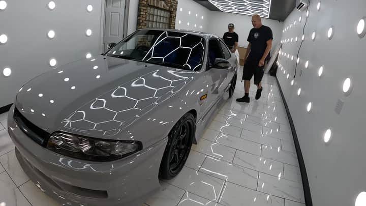 スティーブのインスタグラム：「The wrap reveal for my son’s Skyline was an awesome day @detailwerkzdallas  あっちゃんのスカイラインの色を変えて初めて見た瞬間の動画！かっこいいしか言えない❣️ video by @florida__jack」