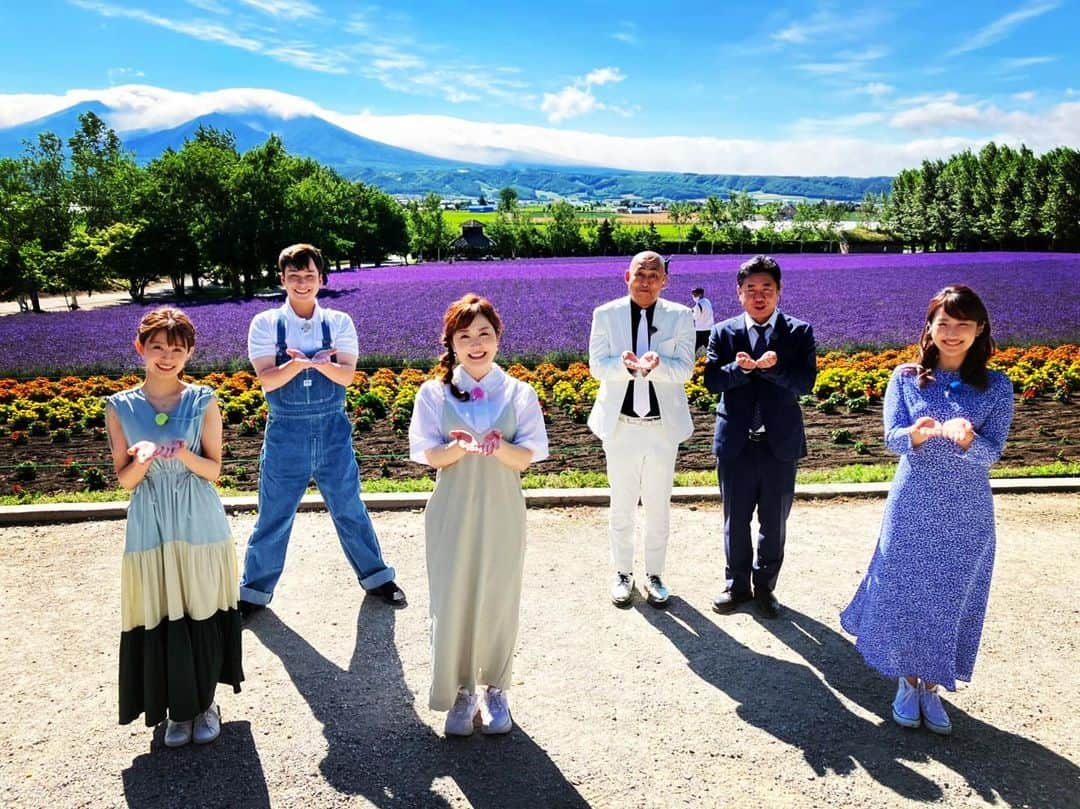 ZIP!さんのインスタグラム写真 - (ZIP!Instagram)「きょうのZIP!は北海道・富良野の6万株のラベンダーが 咲き誇るファーム富田から生中継でお届けしました！ 💙💙🌈 STVの大家アナ、西尾アナもありがとうございました！🫧 錦鯉さん、マーティン、おどろんも みんなのスマイルをつないでくれてありがとう😊✨✨」7月15日 9時44分 - ntvzip