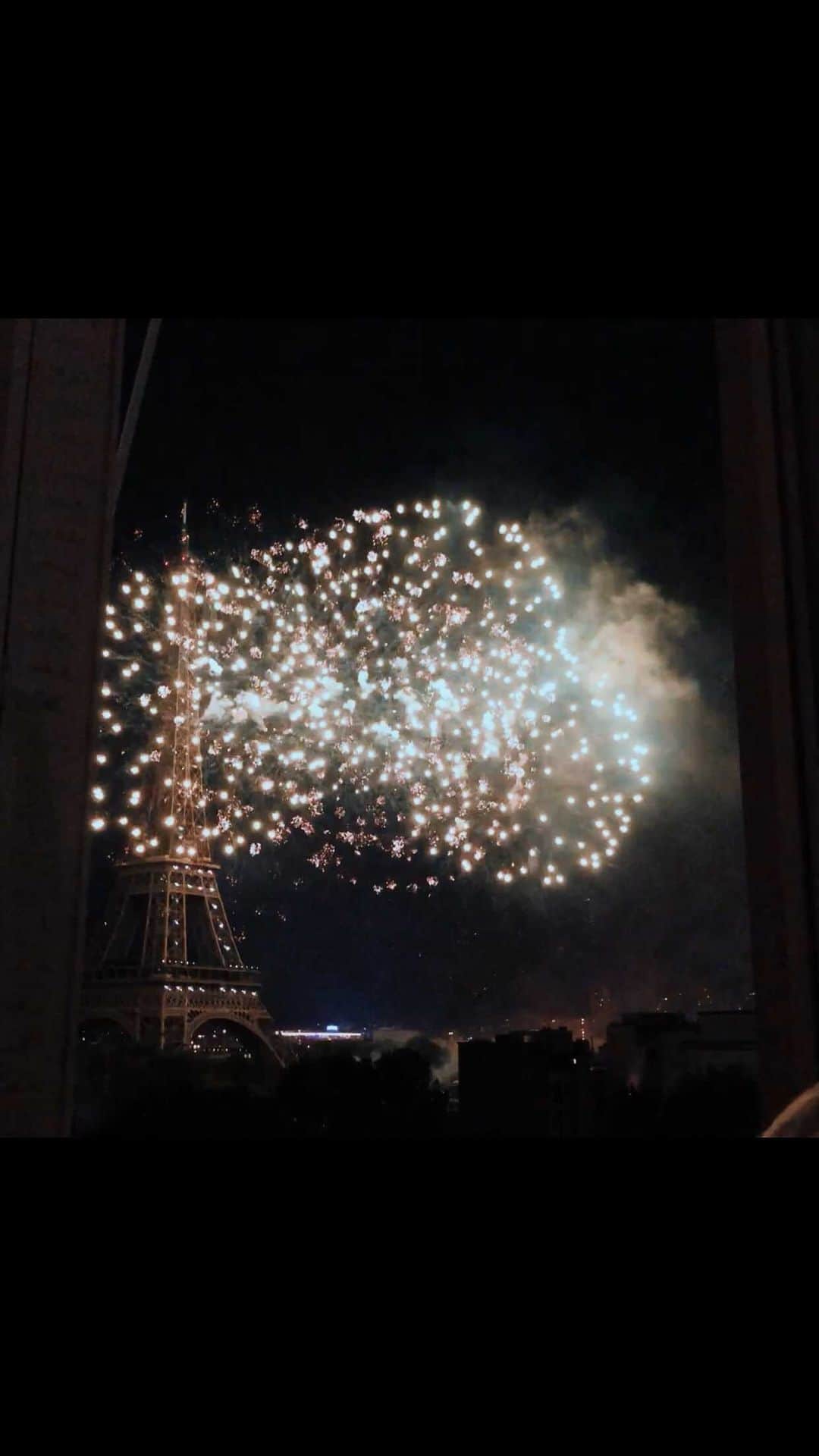 クリスティナ・バザンのインスタグラム：「Paris my love, forever in my heart. Thank you for giving me so much, for inspiring me daily, for your beauty and even your eclectic, at times hectic nature. Paris your energy is art, you pulse with creativity and diversity and for this I love you so. I’ve been living here for the last 5 years and I can say it feels like home. Through thick and thin, your beauty is incomparable and your charm timeless. Happy 14th of July 💙🤍❤️」