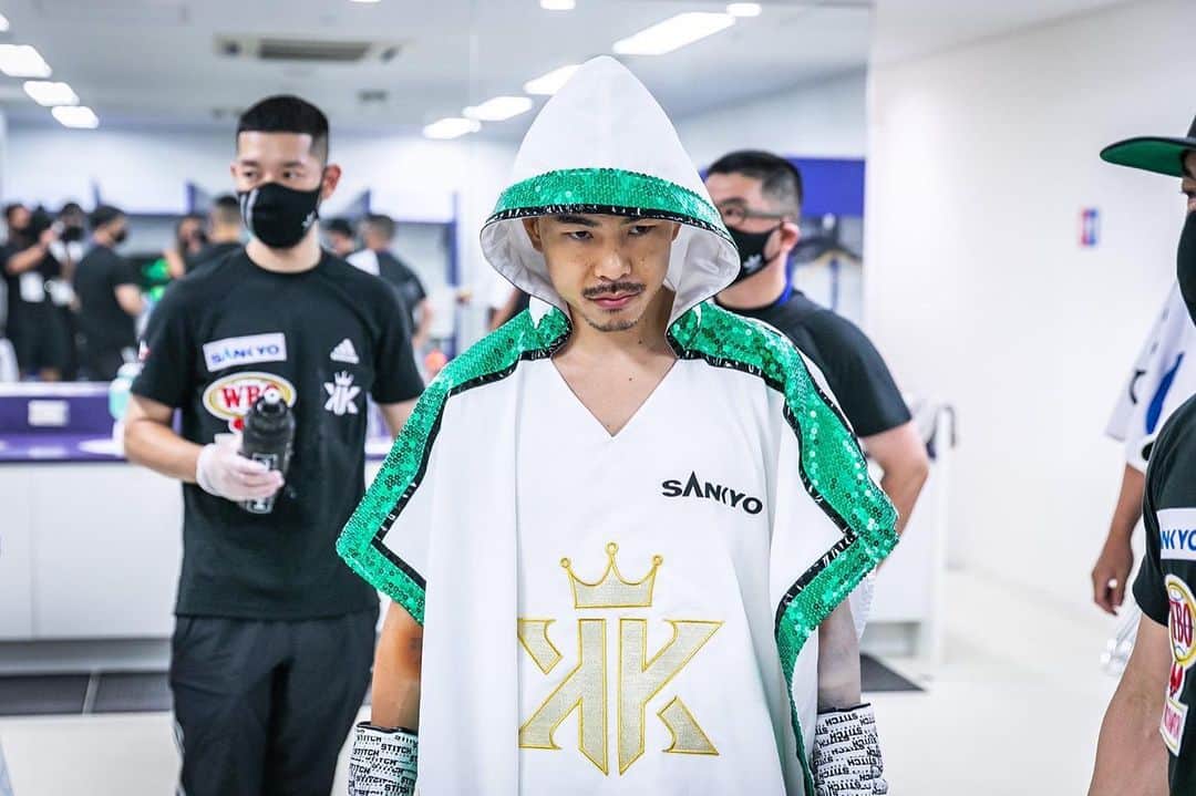 のインスタグラム：「- - THIS IS BOXING. - この日が来る事を信じてた。 必ず未来は変えられる！ - 皆さん 応援ありがとうございました！ - #井岡一翔  #boxing  #thisismylife  #完全決着  #v5」