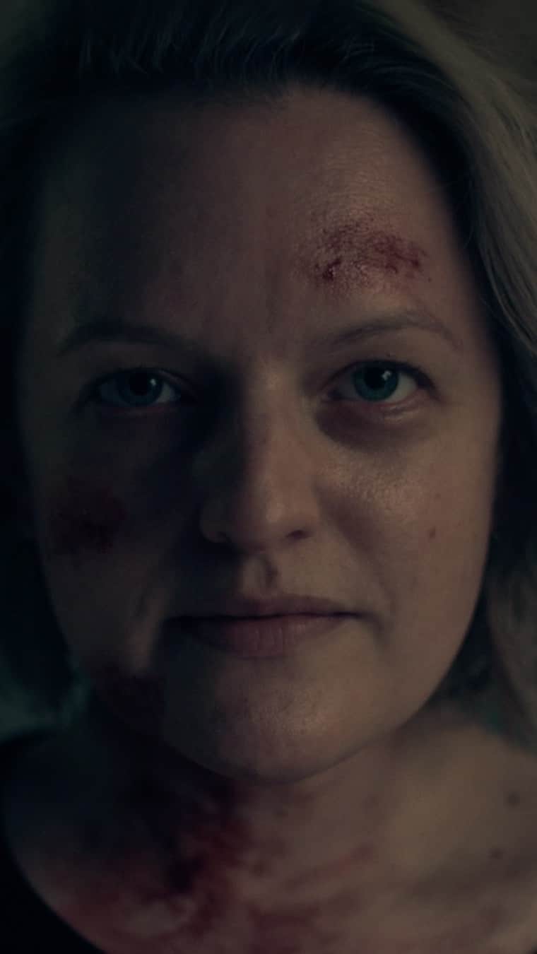 エリザベス・モスのインスタグラム：「You want to fight? Let’s fight. @handmaidsonhulu Season 5 premieres, September 14, only on @hulu」