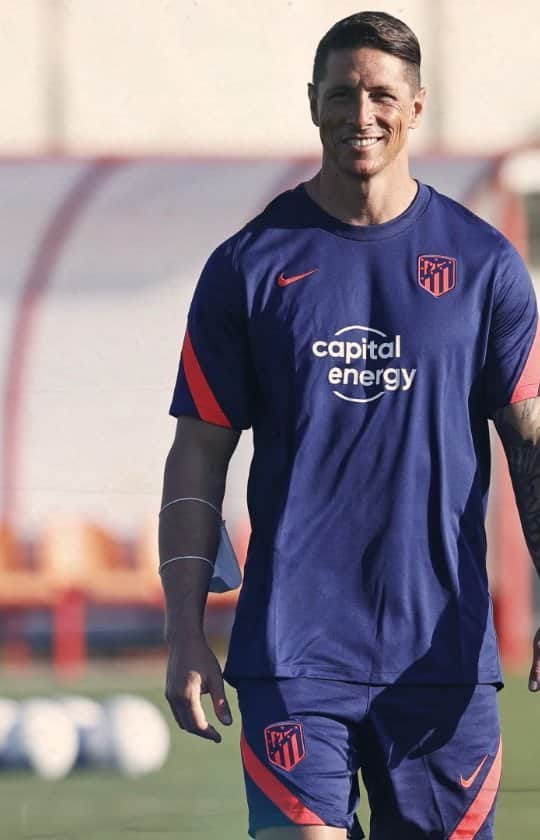 フェルナンド・トーレスのインスタグラム：「❝Para nosotros, el @atleticodemadrid es como la vida, creyendo en lo que se hace y soñando en que se puede conseguir❞.  —  @FernandoTorres, entrenador del Juvenil A 2022/23 🎙」