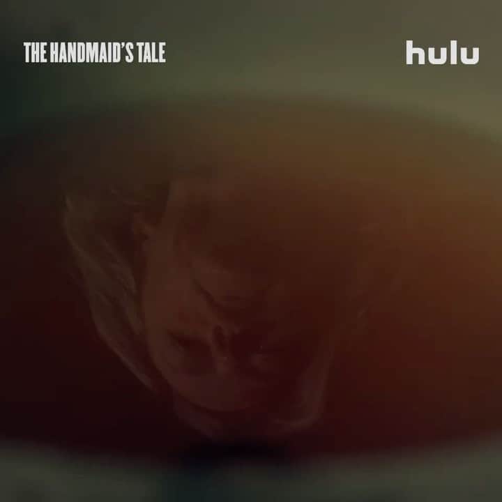 のインスタグラム：「Getchya gloves on 🔥 #handmaidstale @handmaidsonhulu #sept14」