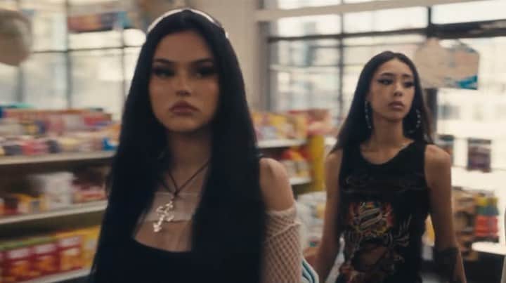 マギー・リンデマンのインスタグラム：「YOU’RE NOT SPECIAL TN @ MIDNIGHT ET.🖤 mv drops tomorrow morning. presave in bio u already know」