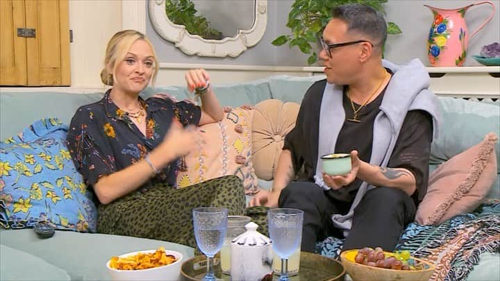 ファーン・コットンのインスタグラム：「Tomorrow me and my darling @therealgokwan are back on @c4gogglebox and it’s a fruity one.  😂 @channel4 ❤️」
