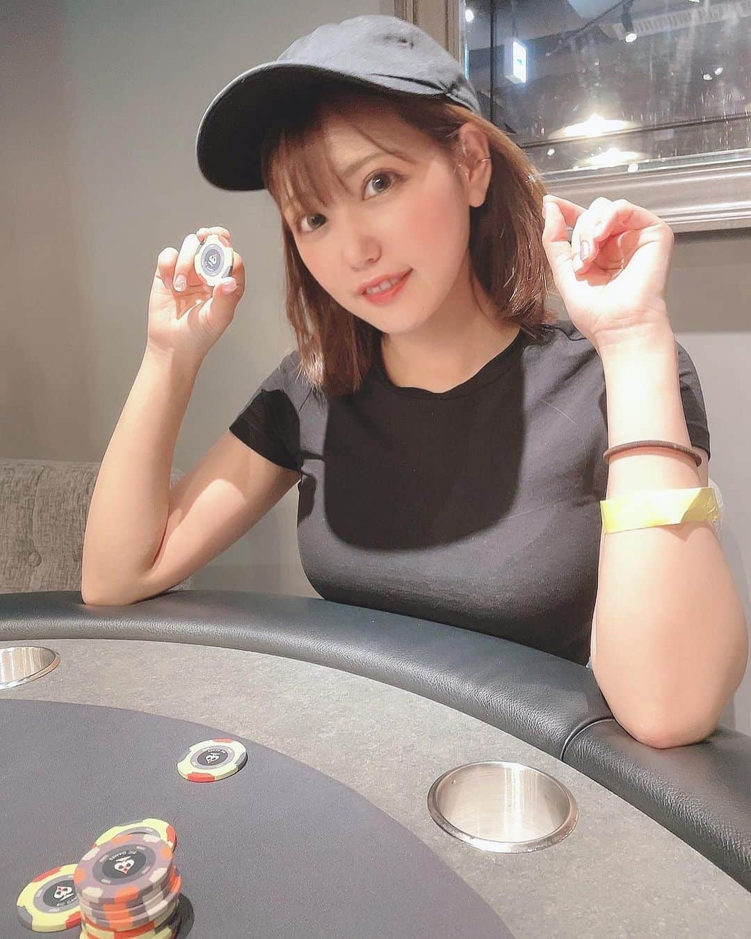 篠原冴美のインスタグラム：「ポーカー♧  3prayer All in対決  JJvsAKvsAK  ハイライトでした🥈  . . . . .  #poker #pokerplayer #gamer  #pokergirl #ポーカー #game  #tablegames #ボードゲーム  #ポーカー好きな人と繋がりたい」