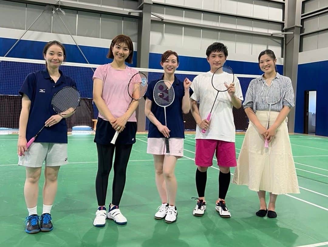 のインスタグラム：「先週は二日にわたって潮田玲子さんとコラボしたバドミントン企画をUPしました☆  今夜もコラボ企画!えりーなのアートな日!をアップ予定♪ お楽しみにーーー♪  公開中! YouTube『新井恵理那Channel』 【降臨！】潮田玲子さんと夢のバドミントン対決!!  ☆「増嶋家ちゃんねる。」でも、コラボ企画、公開予定！要チェックです！ https://www.youtube.com/channel/UCIXlfgrWpE7olCaQdQzgODg  #youtube #youtuber #新井恵理那channel #セントフォース #潮田玲子 #バドミントン #真剣勝負 #試合 #ゲーム #青山学院バドミントン同好会OBOG #新井恵理那 #centforce」