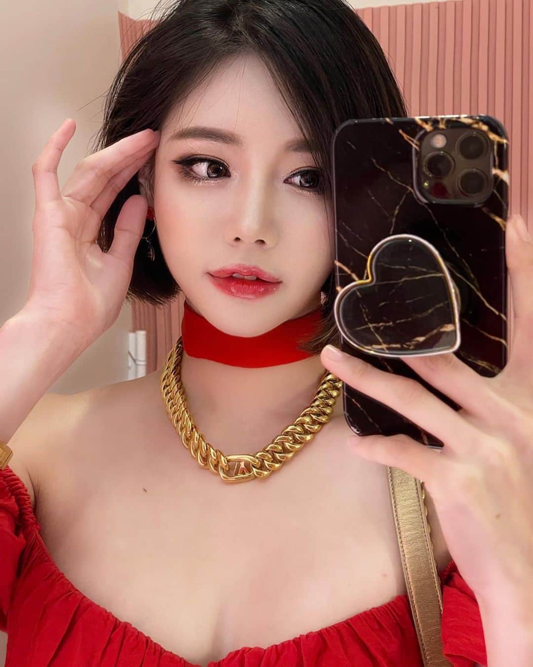 のインスタグラム：「Red」