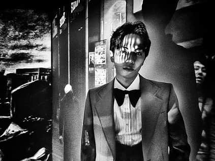志尊淳のインスタグラム：「森山大道さんに撮っていただきました。  浅間国際フォトフェスティバル2022 PHOTO MIYOTA 2022年7月16日（土）- 9月4日（日）水曜日定休（8月10日を除く）  飾られてます。 お時間ある方は是非。  @gucci #photomiyota ©Daido Moriyama Photo Foundation」