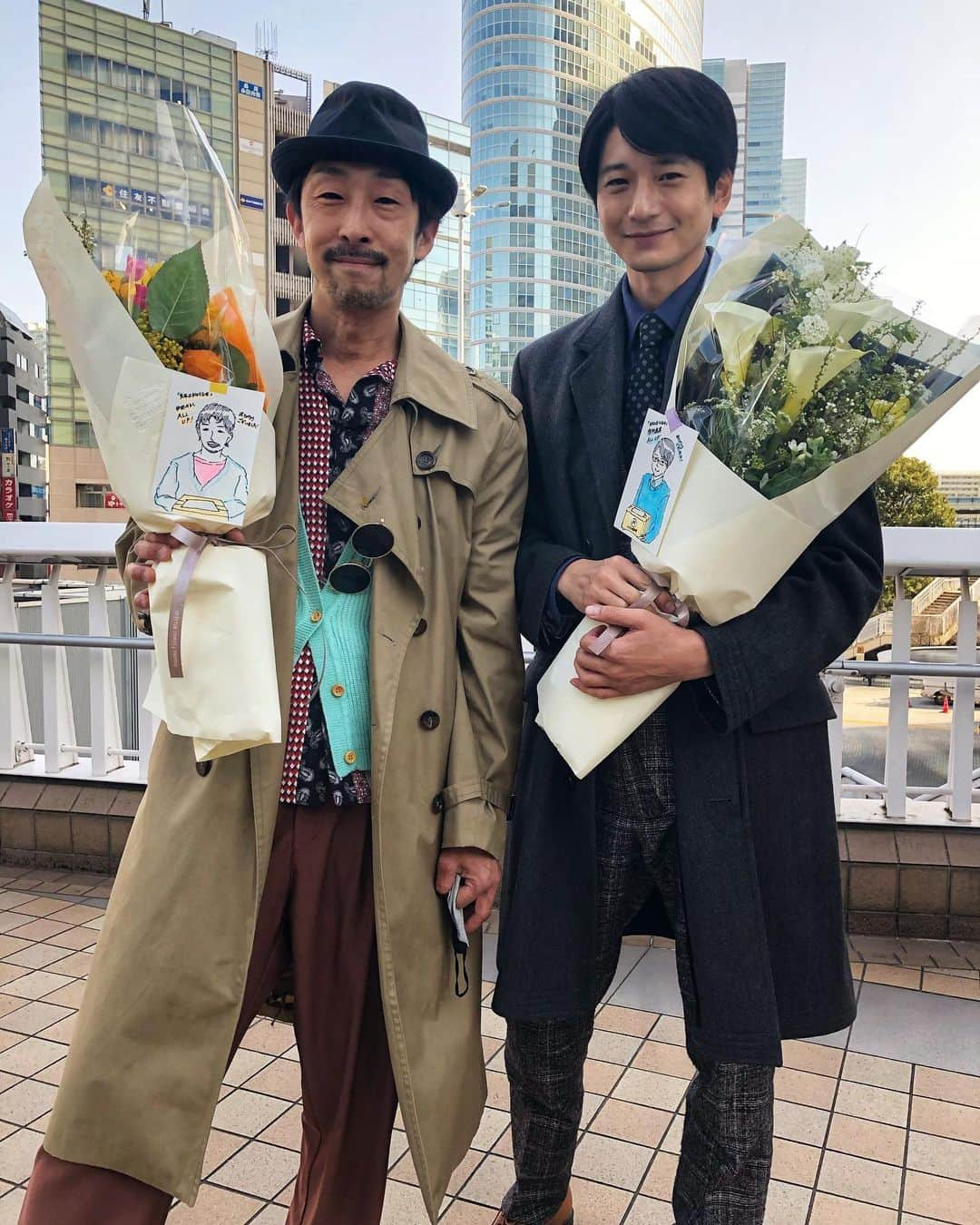 先生のおとりよせさんのインスタグラム写真 - (先生のおとりよせInstagram)「皆さま大変お待たせ致しました💦 クランクアップシリーズの最後は、先生ふたりのクランクアップショットをお届け致します✨ 息があっていないようであっている榎村先生と中田先生の掛け合い、ほんとうに最高でした💐  #先生のおとりよせ #向井理 #北村有起哉 #橋本マナミ #神尾楓珠 #財前直見」7月15日 20時07分 - tx_otoriyose