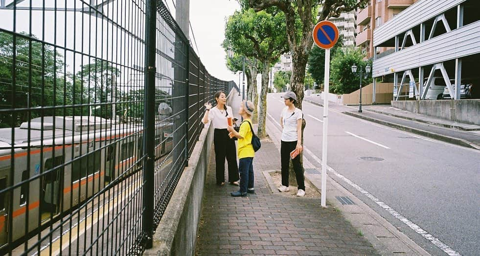 中村祐太郎さんのインスタグラム写真 - (中村祐太郎Instagram)「【片岡先生ー！本日初日です！☺️✨】 大好きな写真！ 😇 (photo by cox)  #スウィートビターキャンディ 本日初日を迎えることが出来ました🥳  それはひとえに、日頃から応援して頂いている皆々様や、スタッフやキャストのご尽力のおかげだと痛感しています。本当にありがとうございます😌✨  やはり初日は、そわそわするもので、何か言葉にしないとと思案しますが……. ただ今は、是非劇場に足を運んで頂き、4年の軌跡をご覧頂けたら幸いです🙇‍♂️🚀  ゆっくりコーヒー淹れて考えます（笑）  🌈珠玉の応援コメント頂いております！🥺✨ https://natalie.mu/eiga/news/485026  🍬スケジュールについては、HPやSNSをご参考下さいませ🙆‍♂️ https://twitter.com/sbc2018summer https://sweetbittercandy.studio.site  宜しくお願い致します！😌🚀」7月15日 12時00分 - youtaronmura