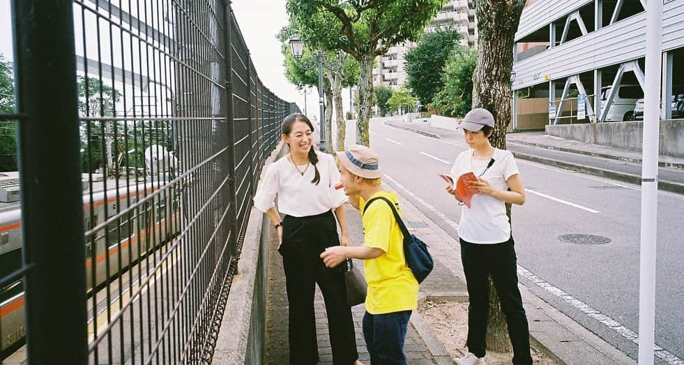 中村祐太郎さんのインスタグラム写真 - (中村祐太郎Instagram)「【片岡先生ー！本日初日です！☺️✨】 大好きな写真！ 😇 (photo by cox)  #スウィートビターキャンディ 本日初日を迎えることが出来ました🥳  それはひとえに、日頃から応援して頂いている皆々様や、スタッフやキャストのご尽力のおかげだと痛感しています。本当にありがとうございます😌✨  やはり初日は、そわそわするもので、何か言葉にしないとと思案しますが……. ただ今は、是非劇場に足を運んで頂き、4年の軌跡をご覧頂けたら幸いです🙇‍♂️🚀  ゆっくりコーヒー淹れて考えます（笑）  🌈珠玉の応援コメント頂いております！🥺✨ https://natalie.mu/eiga/news/485026  🍬スケジュールについては、HPやSNSをご参考下さいませ🙆‍♂️ https://twitter.com/sbc2018summer https://sweetbittercandy.studio.site  宜しくお願い致します！😌🚀」7月15日 12時00分 - youtaronmura