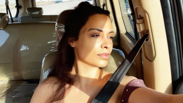 ヤスミン・アル＝マスリーのインスタグラム：「Moments.. driving to and from set in jordan.. #bts #actorlife with my @massadaoud.la 🦋💖 #jordan #amman」