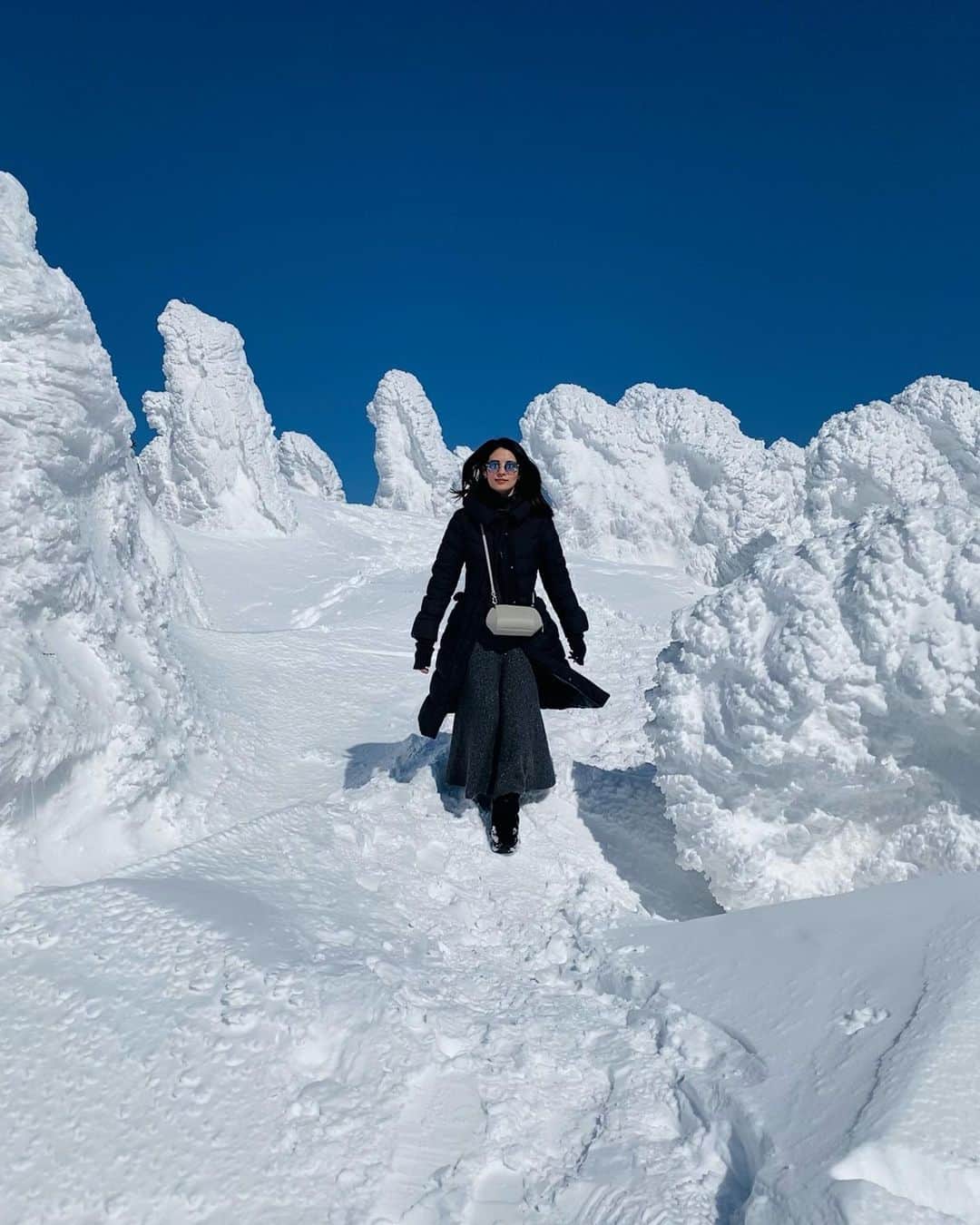 土屋希美のインスタグラム：「スノーモンスター👾👾  めちゃめちゃ眩しいからサングラス忘れずにね🕶  #時差投稿 #snowmonster #スノーモンスター #樹氷 #青森県 #八甲田山」