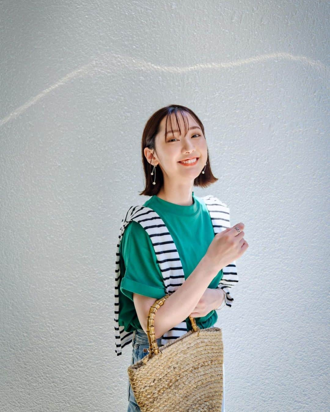 高井真菜のインスタグラム：「この夏は撮影でも私服でも 緑系のお洋服を着ることが凄く多い。  今日は黄緑を着てました😌☘️  #ootd #緑コーデ  #ゴン みたいで嬉しい。笑」