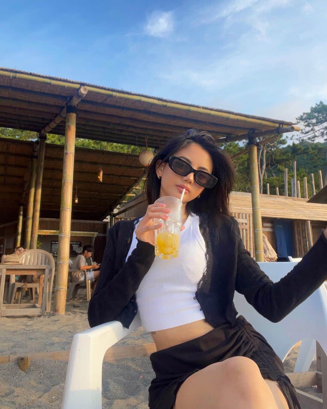 カステロ・ミーアのインスタグラム：「Mango juice 🥭   #うみ #instagood #fyp #freelance」