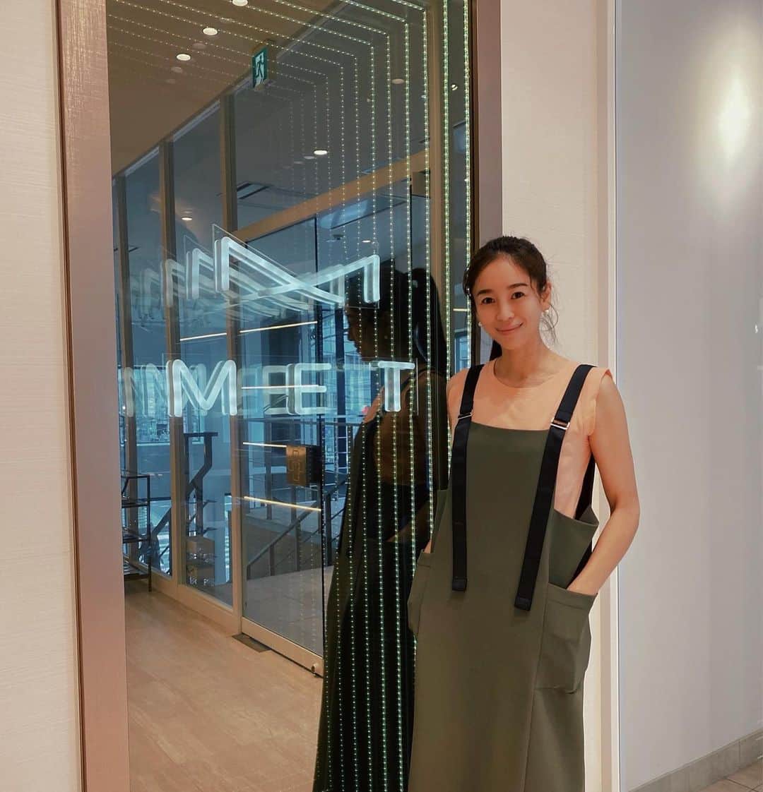 大桑マイミのインスタグラム：「美容DAY🤍 　@met_beauty_clinic  へ ハイフ×ハイフシャワーを受けてきました。皮膚の土台とも言われている部位(SMAS筋膜)から引き上がり、MET BEAUTY CLINIC のハイフは持続力も半年〜1年🥹❤️ ハイフシャワーは目の上にも当てられちゃうんです。目の開きが楽になり本当おすすめです。 フェイスラインがスッキリして嬉しい😆しかもハイフ、1ヶ月後が更に実感できる。ハリ感リフトアップ更に楽しみです。  @met_beauty_clinic  ただいま、ハイフ🤲キャンペーンされているようです。お得なこのタイミングにオススメです！」