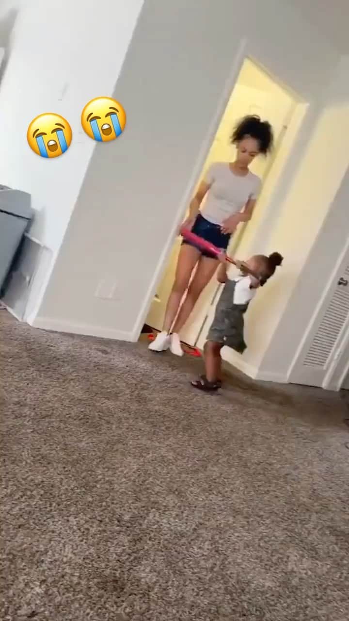 ヤンデルのインスタグラム：「Futuras peloteras! ⚾️😂 Que dolorrr!!」