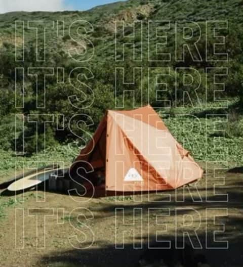 Poler Outdoor Stuffのインスタグラム：「A friendly reminder that our easiest & roomiest tent is finally available   Check out all the details & sweetness on the internet, link where it always is🏕  #campvibes #polerstuff #roamersandseekers #gonecamping #tent #outdoors」