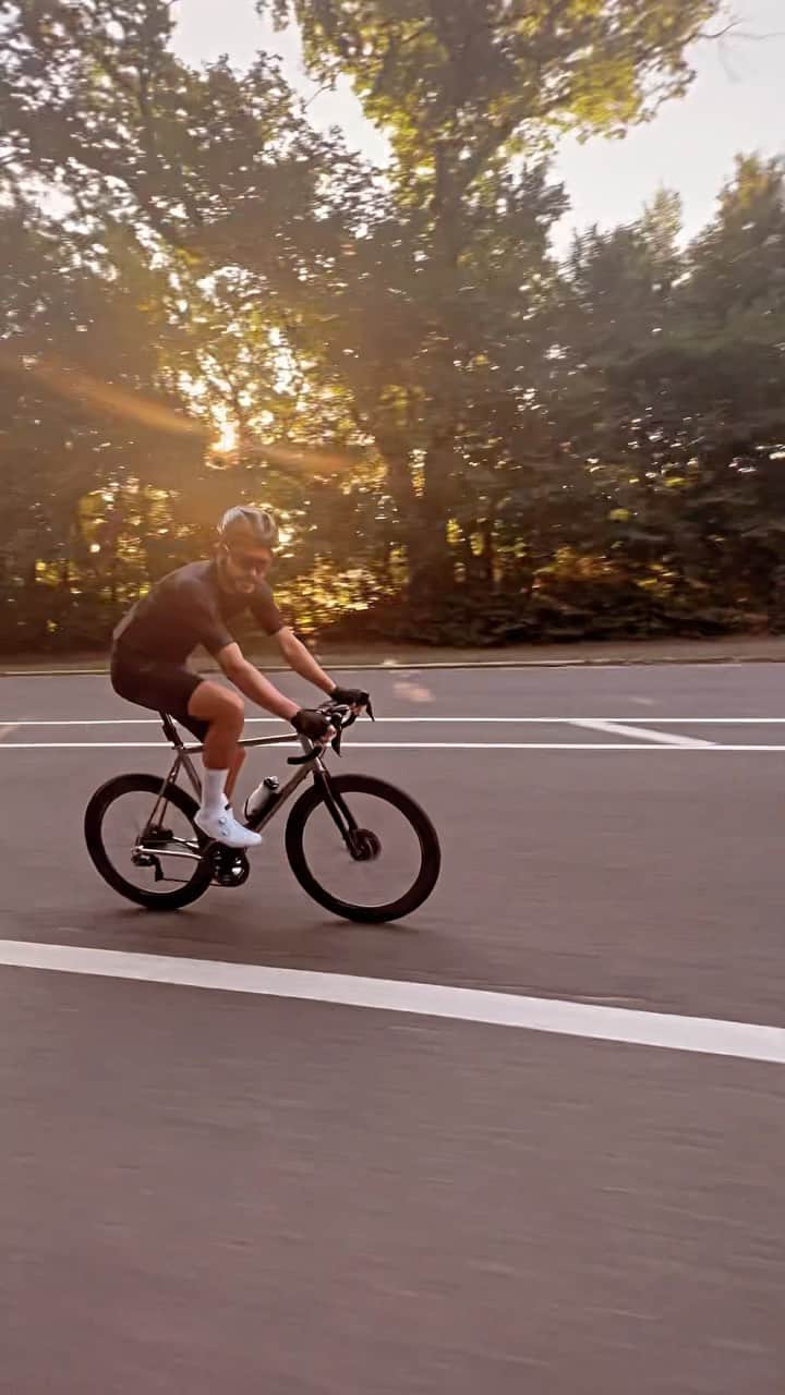 フランシスコ･ラチョースキーのインスタグラム：「6am prospect park rides hit different」