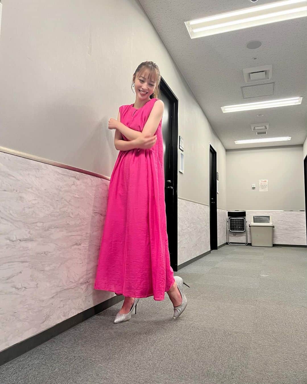 神部美咲のインスタグラム：「載せれてなかった衣装たち❣️  ロングバージョン❤︎  #じんぶ衣装  1枚目　#恋んトス one-piece @amerivintage pierce @unoaerre_japan shoes @randa_pic   2枚目 one-piece @_estella.k_ pierce @ogii_accessory shoes @daianashoespress   3枚目 #発想の転カンパニー one-piece @allsaintsjapan shoes @randa_pic」
