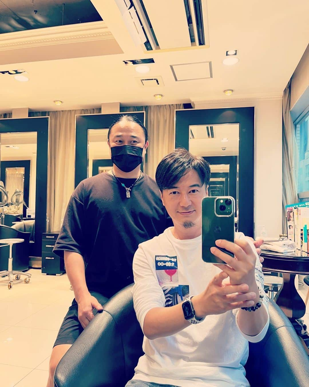 井上裕治のインスタグラム：「サラッと切って パキっとなる💇🏻‍♂️  銀座amis by air   #美容院 #ヘアカット #ヘアカラー」