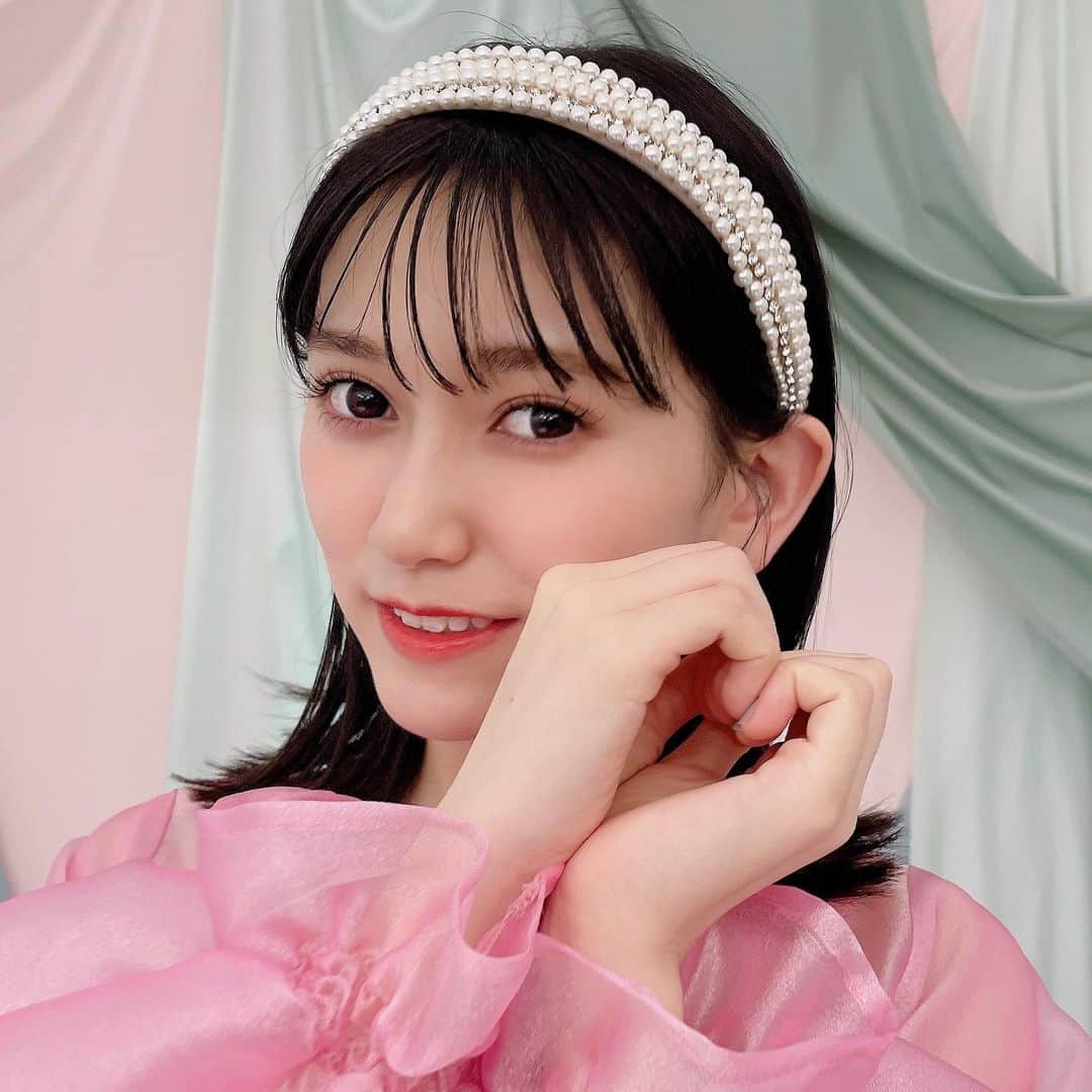 乃木坂46のインスタグラム：「\ 𝐎𝐅𝐅 𝐒𝐇𝐎𝐓 /  #乃木坂46 デビュー10周年記念 公式ブック#N46MODEvol2  発売中です🫶🏻 ┈┈┈┈┈┈┈┈┈┈┈ 今日のオフショットは #池田瑛紗 ちゃん🎀 ┈┈┈┈┈┈┈┈┈┈┈ 本誌にメンバーのサイン入りチェキが当たる 抽選券がついています💐 応募締め切りは8月10日📣 ぜひ応募してくださいね🫧🏹」