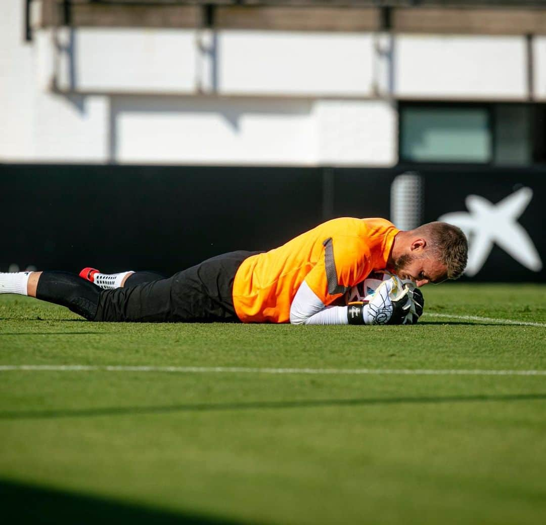 ヤスパー・シレッセンさんのインスタグラム写真 - (ヤスパー・シレッセンInstagram)「That new glove feeling 😁」7月15日 21時00分 - jaspercillessen