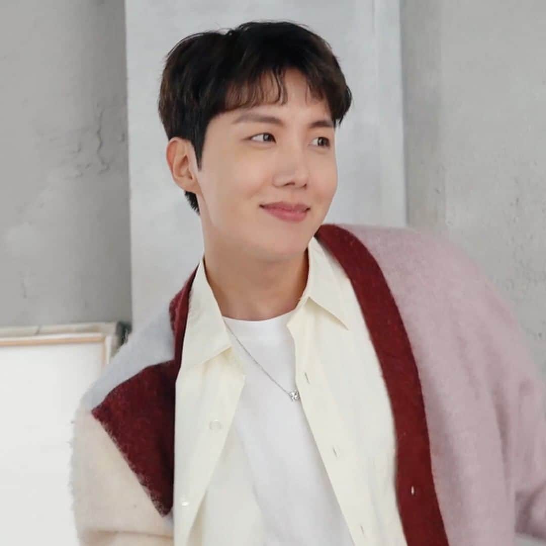 Samsung Mobileのインスタグラム：「#jhope’s showing us some slick moves behind the scenes for #GalaxyS22 Series. @bts.bighitofficial #GalaxyxBTS」