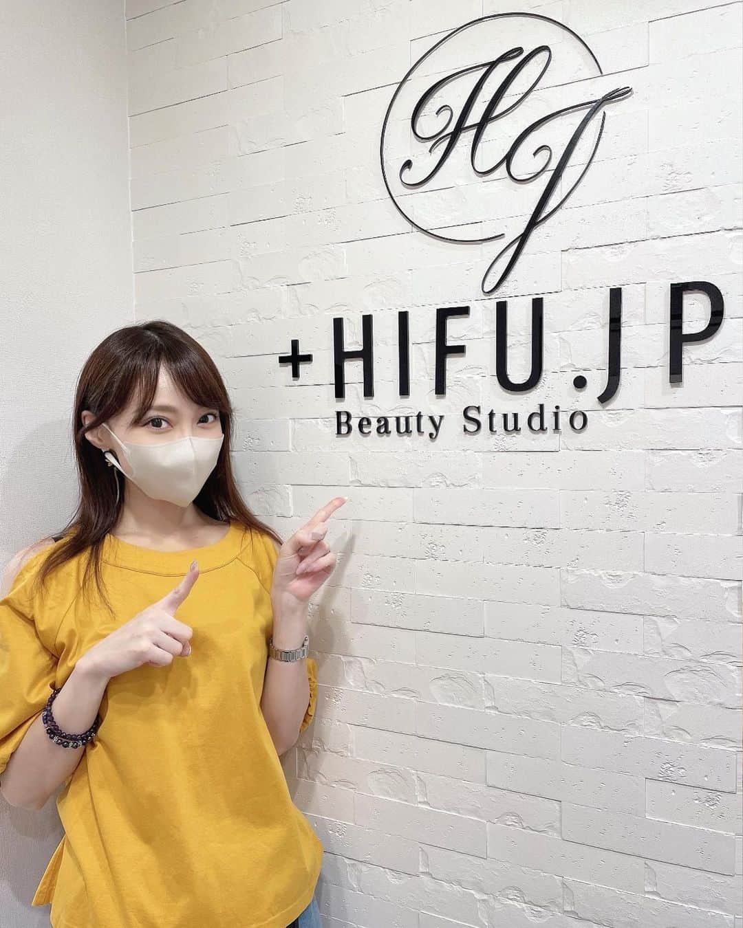 中川祐子のインスタグラム：「恵比寿にあるサロン @hifujp に行ってきました💓 . 店内はとってもオシャレで 大人の落ち着く雰囲気😍 . 大きくてふっかふかの リクライニングシートがある キレイな個室で施術してもらえます✨ . ハイフは程よい刺激が しっかり効いている感じ‼️ 直後から肌にハリが出るの✨ . さらに、 寝てるだけで筋トレができる痩身マシンも 同時にしてもらえるのが嬉し過ぎる💕 30分寝てるだけで 腹筋2万回以上したのと同じ効果があるとのこと😳 . これも刺激がすごっ‼️ 最近トレーニングもサボってたけど 楽に挽回できちゃったかも？😝w . そしてなんといっても スタッフの方が丁寧で優しくて、 とにかく最高のホスピタリティ✨✨ . 担当して下さったハネダさんは とても気さくな可愛い方で、 会ったばかりとは思えないほど ガールズトークで盛り上がってしまいました😘笑 . キレイになれるだけじゃなくて めっちゃ癒される素敵なサロンでした✨ . また絶対行く〜❤️ . . #HIFUJP  #ハイフジェーピー #ハイフ専門店  #恵比寿サロン #ワンランク上のハイフ専門店 #最高のホスピタリティ #優しいスタッフ #大人の筋トレ寝るだけ痩身マシン #hifu  #ハイフ #恵比寿  #恵比寿ハイフ #小顔 #リフトアップ」