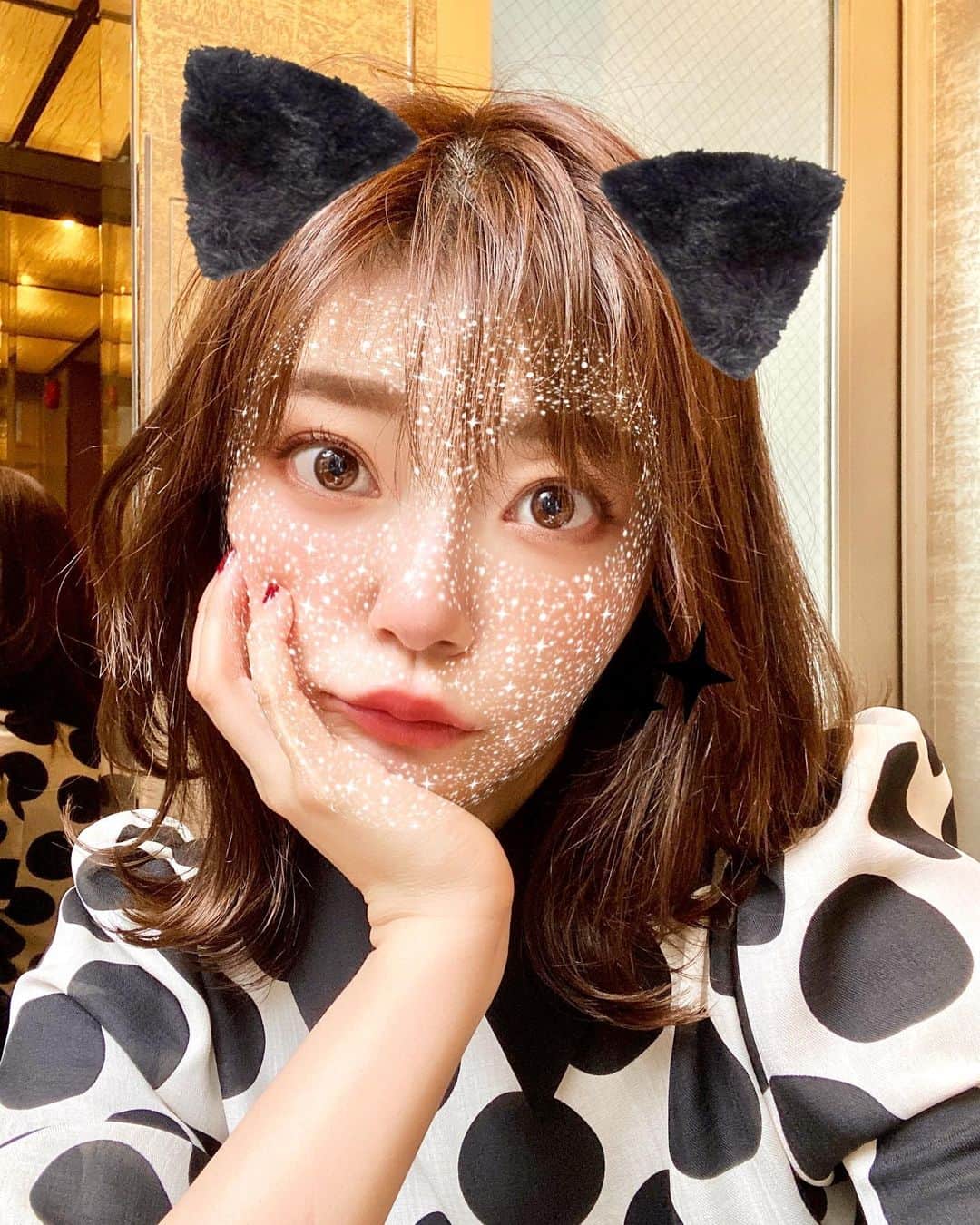 伊瀬茉莉也のインスタグラム：「🐈‍⬛  毎日、雨ですね☔️  #自撮りを撮るメンタリティを忘れた　 #どうやって撮ってたっけ　 #過去写真で許してニャー」