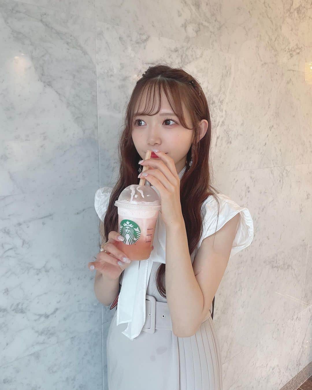 畑美紗起のインスタグラム：「スタバの🍑ちょーーおいしかった🥺！！！  みんなはのんだ？」