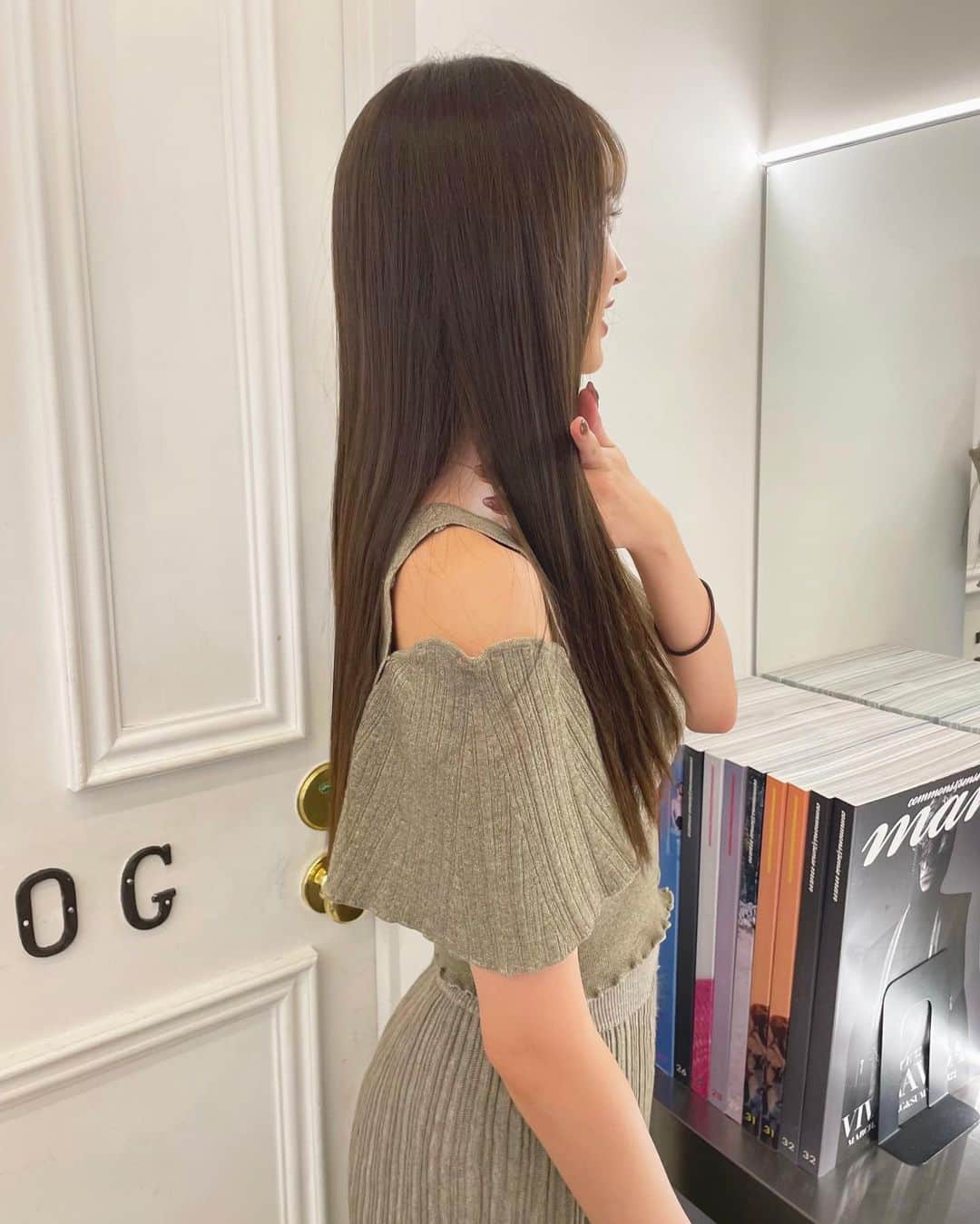 宮内理沙のインスタグラム：「new hair🌿  いつも綺麗に仕上げてくれてありがとうございますです🙏✨」