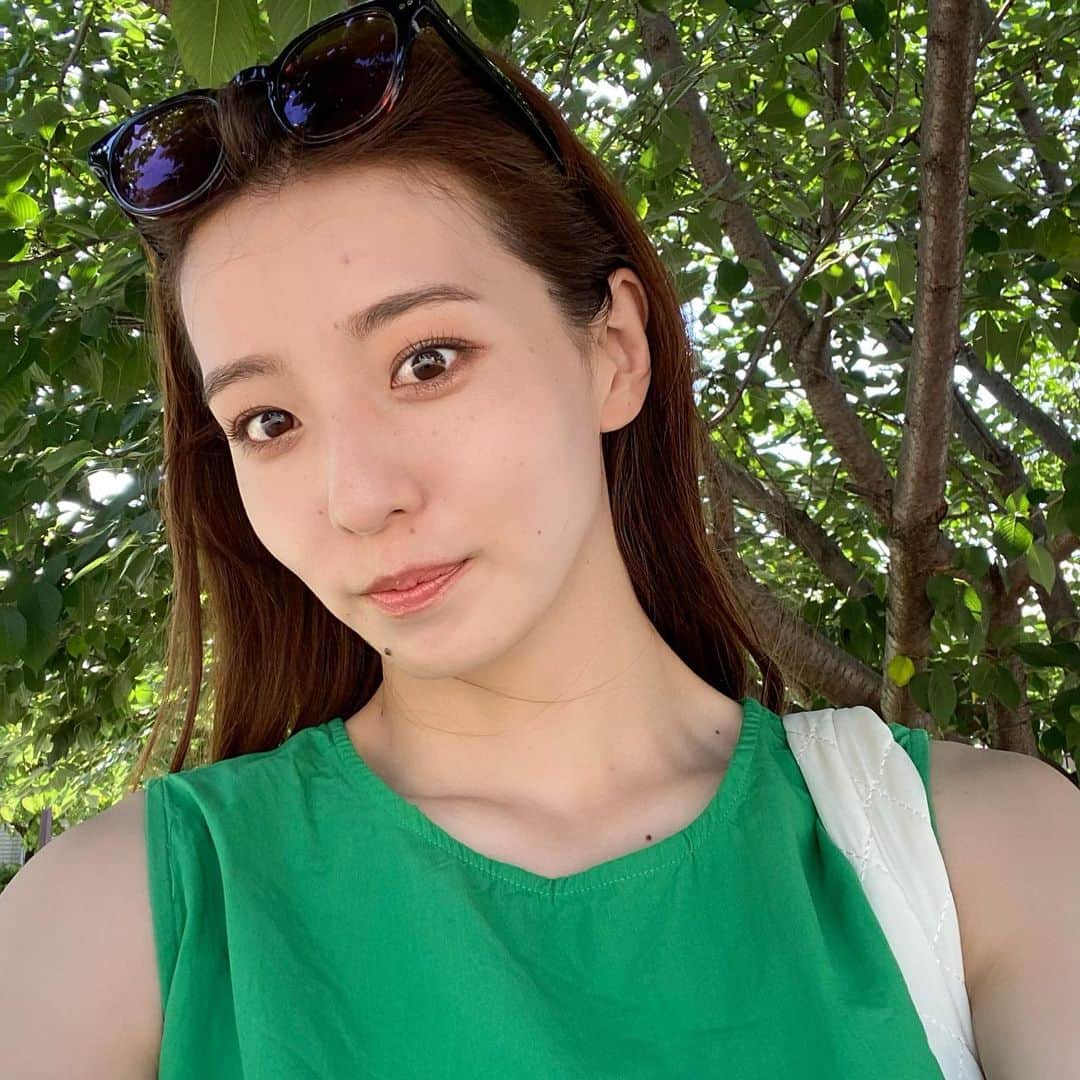 宮原華音さんのインスタグラム写真 - (宮原華音Instagram)「💚💚💚  暑いの苦手だけど 緑の中いいよね😊🌈  #サングラス #サングラス女子 #サングラスコーデ #japanesegirl #selfie #セルフィー」7月15日 23時10分 - miyahara_kanon