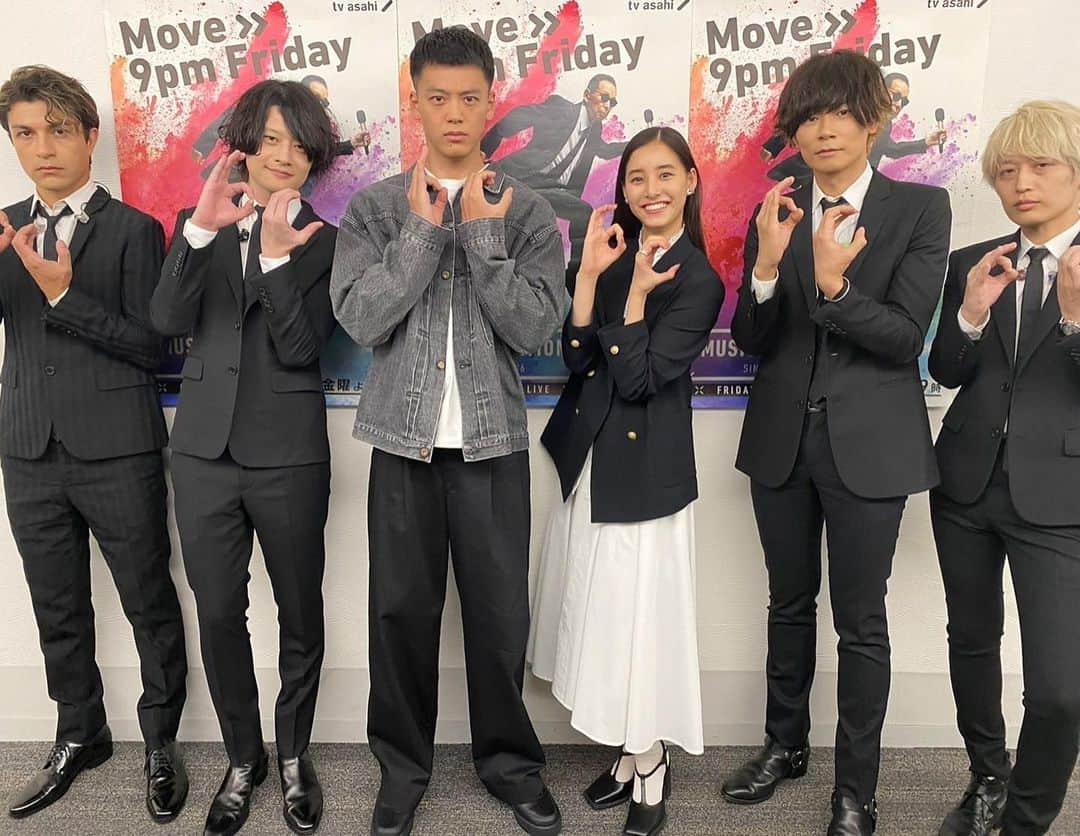 [ALEXANDROS]さんのインスタグラム写真 - ([ALEXANDROS]Instagram)「. 📺テレビ朝日系  「#ミュージックステーション」  木曜ドラマ「#六本木クラス」主題歌｢Baby’s Alright｣を披露させていただきました🎸  #竹内涼真 さん #新木優子 さんありがとうございました✨  #Mステ  #babysalright  #Butwaitcats」7月16日 0時31分 - alexandros_official_insta