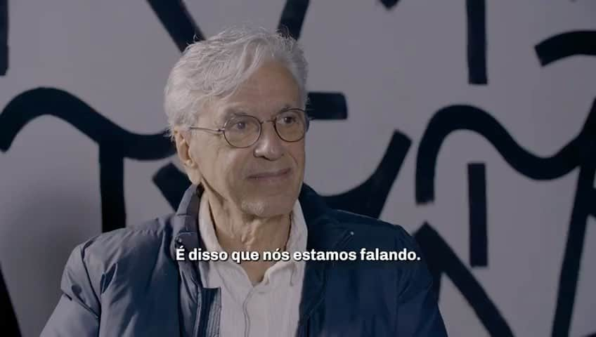 カエターノ・ヴェローゾのインスタグラム：「Já está no ar minha nova coluna na @midianinja, onde entrevisto o pré-candidato ao governo de São Paulo, @fernandohaddadoficial. Conversamos acerca do seu novo livro “O Terceiro Excluído”, com reflexões sobre as obras de Noam Chomsky, Michael Tomasello e Isvant Pabu.  Você pode assistir à entrevista completa no canal do Youtube da Mídia NINJA. Link nos stories!  #CaetanoVeloso #FernandoHaddad #MidiaNinja」