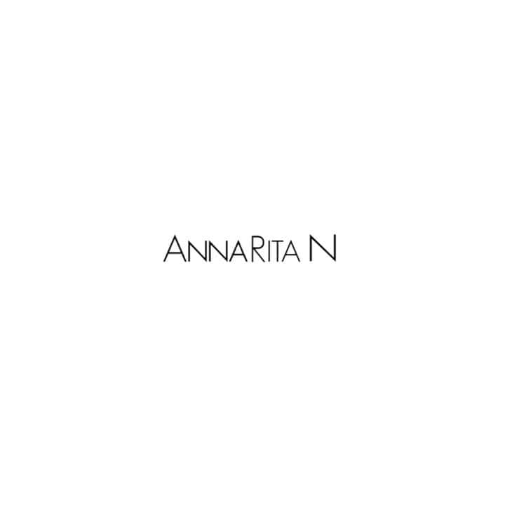 アンナリタエヌのインスタグラム：「Leggera, allegra, sexy  #ANNARITAN」