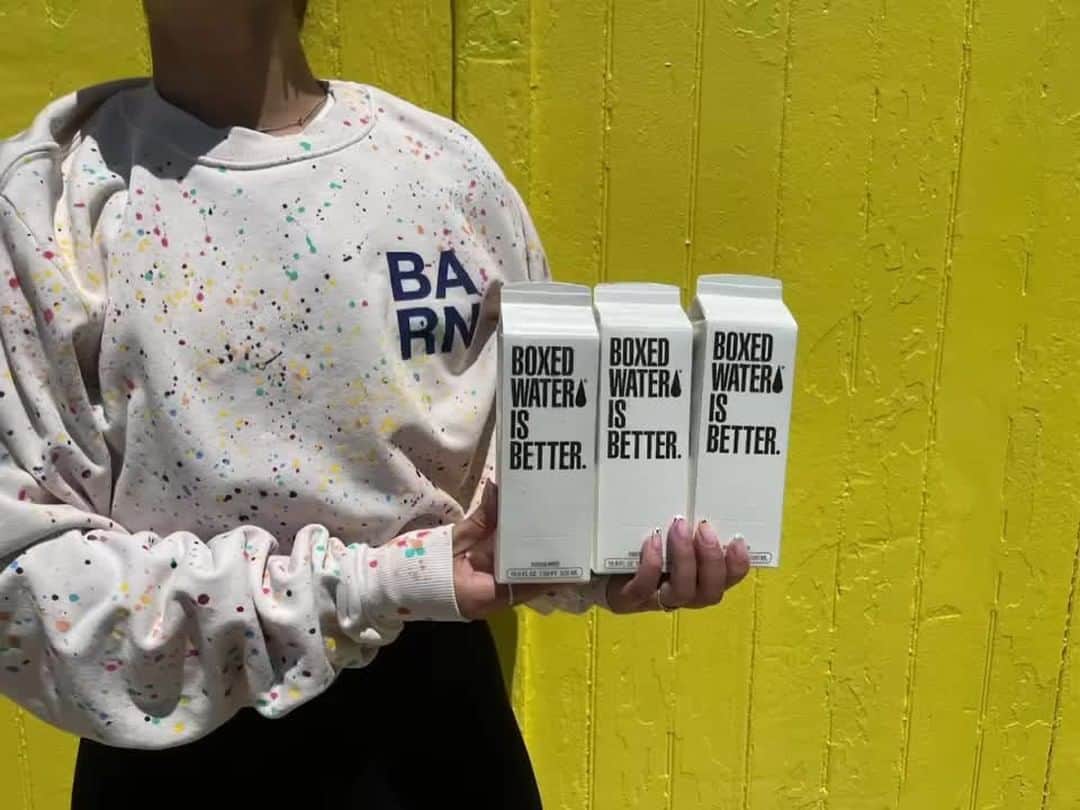 BoxedWaterのインスタグラム：「It’s official: We’re partnering up with @soulcycle to help meet its aggressive climate goals, including becoming carbon neutral by 2024. Who’s ready to up their hydration game? Let’s ride! ✨💛」