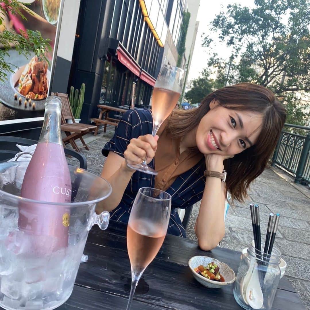 渡辺安里のインスタグラム：「いつかの私🥂 #乾杯#シャンパン#多分１ヶ月前#時がすぎるの早い#名古屋#nagoya#japan#model」