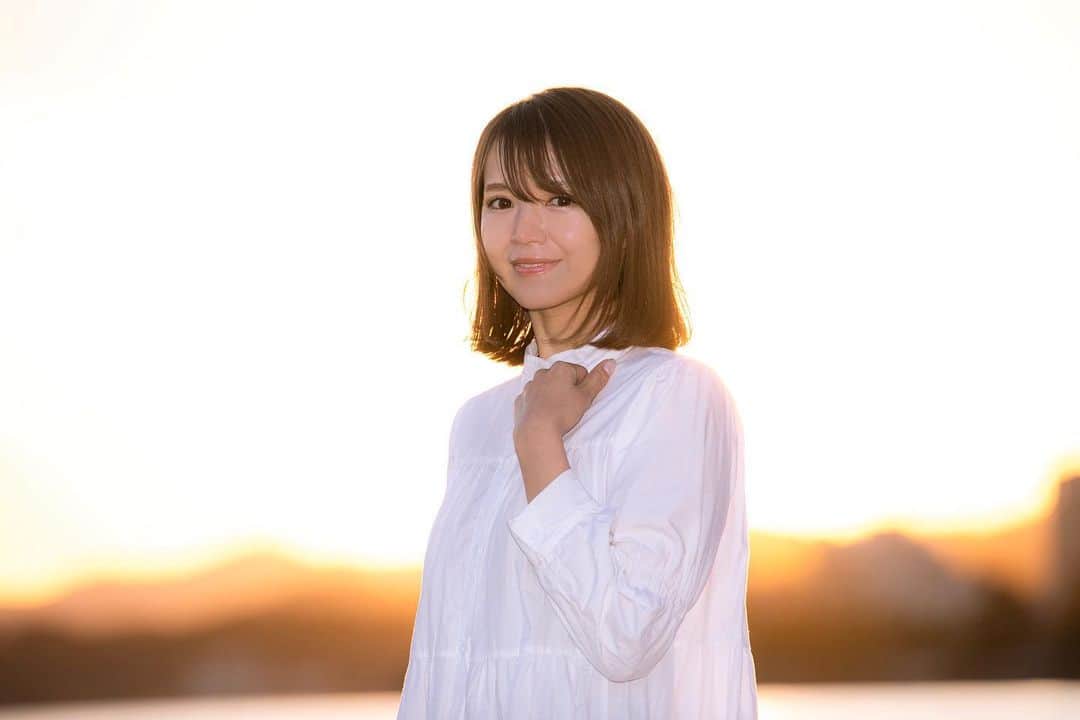 内山絵里加のインスタグラム：「・ ・ 大好きな、地元浜名湖🐋 昼間も素敵だけれど 夕暮れ時も、たまらなく好きです👱🏻‍♀️❤︎ ・ 雨が心配でしたが SBSラジオ公開生放送 『ふくわうちスペシャル  　in 浜名湖キューバヘミングウェイカップ』 予定通り開催します𓇼𓆡𓆉 ⋆ ・ 湖西市新居の会場から公開生放送！ 林家木久蔵さんとわたくし内山で 2時間たっぷり盛り上げます👱🏻‍♀️👱🏼‍♂️✨ ・ 現地にいらっしゃる方は 雨に気をつけながらお越しくださいね☔︎ ・ きょう午後2時からは ラジオで！現地で！！ お会いできるのをたのしみにしています‪‪❤︎‬ いまから浜名湖にむかうぞ𓂃 𓈒𓏸◌‬ ・ #浜名湖 #カジキ釣り #国際大会 #キューバ #浜名湖キューバヘミングウェイカップ #公開生放送 #ふくわうち #林家木久蔵 #内山絵里加 #浜松」