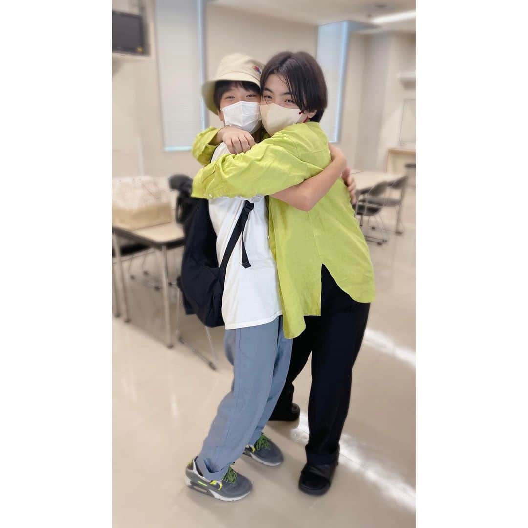 のインスタグラム：「✳︎ 😈【初恋の悪魔】❤️ 第一話は今夜22:00〜です✳︎ ・ ・ 脚本・#坂元裕二 さん #水田伸生 監督 9年ぶりにお世話になりました！ とっても楽しかったです！ 陸は大きくなりました🐊 ・ ・ ✳︎ #初恋の悪魔 😈 #柴崎楓雅 くん #髙橋來」