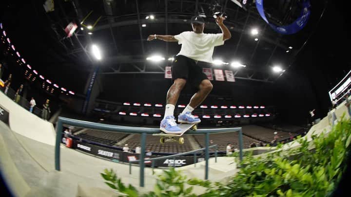 のインスタグラム：「@sls is back! Hyped to be skating the league again, Great times & Great vibes at practice today! We back at it again tomorrow. 🌟  🎥 @spanishmiketv」