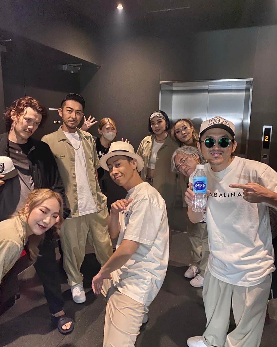 のインスタグラム：「昨日は渋谷のLINE CUBEでのLIVEにお集まりいただきありがとうございました😎🔥  学生時代、遊びまくった街渋谷  今でもワクワクしてしまう街  ここも地元にしなくては😎💓  #candk #live #渋谷 #地元じゃなくても地元」