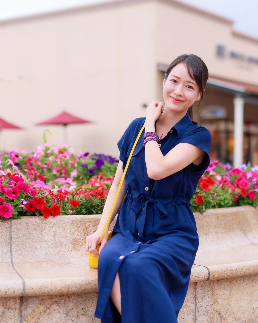 のインスタグラム：「👗💞 ❶～❹ ネイビーワンピース ❺～❾ Tシャツ＆プリーツパンツコーデ  📍ネイビーワンピースはめちゃくちゃ買い😍✨  着心地もサラサラで良い⭕️ ウエストは調節できるからスタイルも良く見える🫶🏻  📍ダークグレーのTシャツはしっかりしてる生地😍  ロングワイドパンツはスカートに見えるけど実はパンツ✨ ちょっと丈が長いのでヒールと合わせて👠💕  💡クーポンコードで割引🈹  ↓↓↓ 『risayoshiyama』 （※ご購入手続き→クーポン適用で記入⭕️）    ✅お買い上げ金額1～5,999円までは15%OFF  ✅6000円以上は20%OFF （⚠️9月30日まで）  @shein_japan @sheinofficial  #shein #shein購入品 #sheinstyle #SHEINforall #SHEIN   #吉山りさ #ファッション #モデル #フリーモデル #フリーランスモデル  #fashion  #インスタファッション  #ファッションコーデ  #きれいめコーデ  #きれいめカジュアル  #40代コーデ  #40代ファッション  #ママコーデ  #photo  #photography  #ワンピース #買ってよかったもの  #アパレル  #japanesemodel  #Japanese」