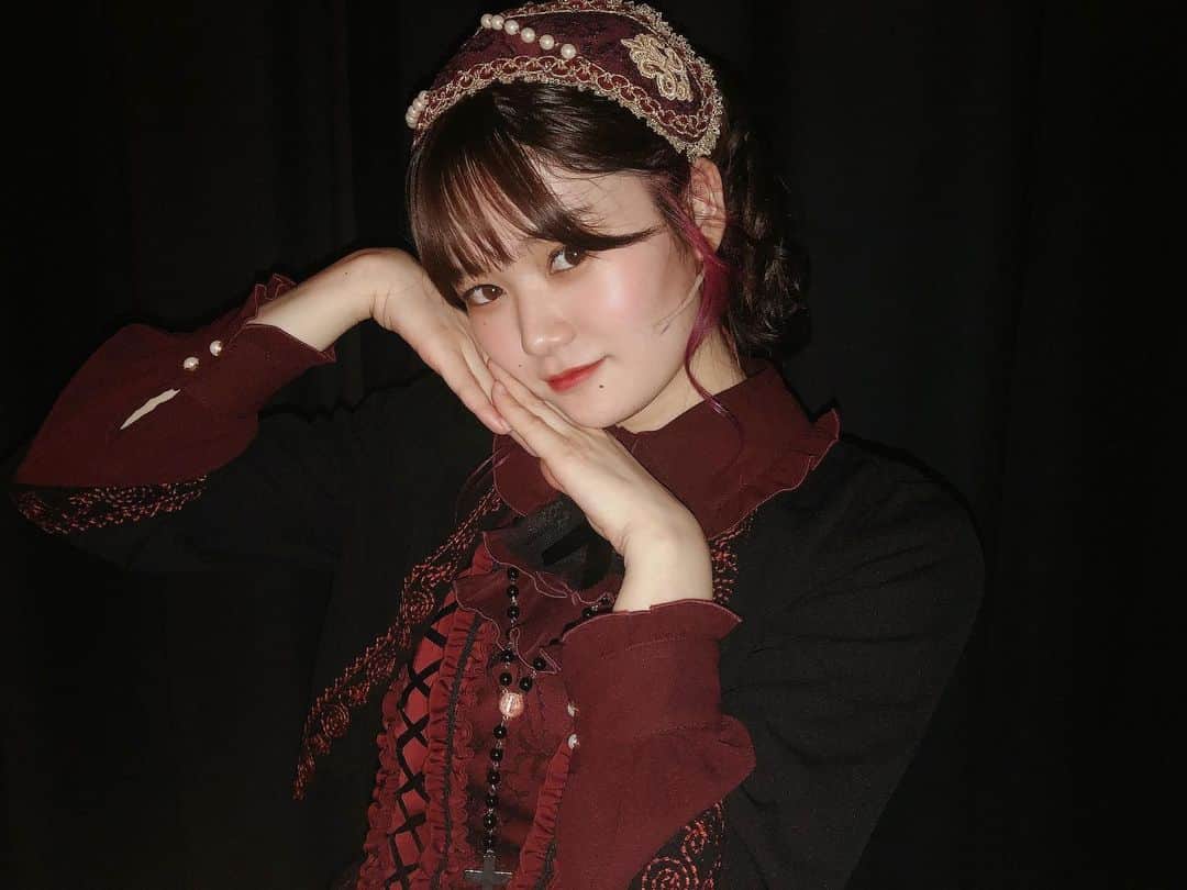 中野郁海のインスタグラム：「5月🎏. 女王ステージ『純血の女王』Arkチームの神官サンドラ役をやらせていただきました🥀 本当に美しくて、残酷な世界観。久しぶりのミュージカル、そして同期横道との共演。女王ステージ、めっちゃ大好きになりましたっ❤️」