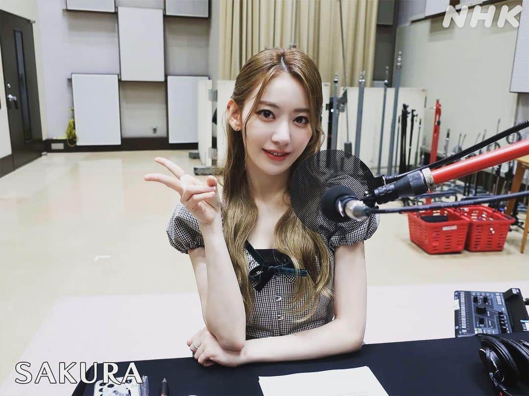h3artbrak3rsのインスタグラム：「… #SAKURA #미야와키사쿠라 #사쿠라  #宮脇咲良 #咲良  #LE_SSERAFIM #르세라핌   #古家正亨のpop_a」